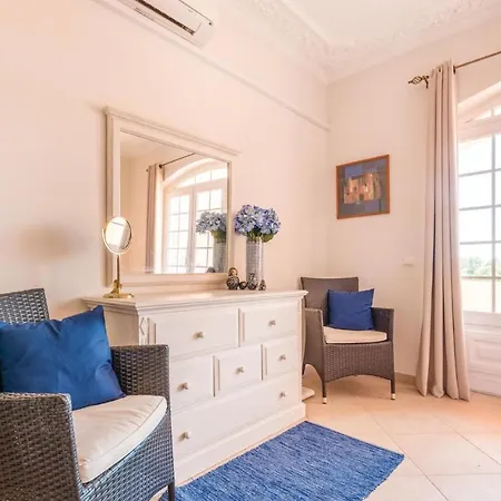 Nice In Lagoa With 2 Bedrooms, Wifi And Outdoor Swimming Pool דירה *