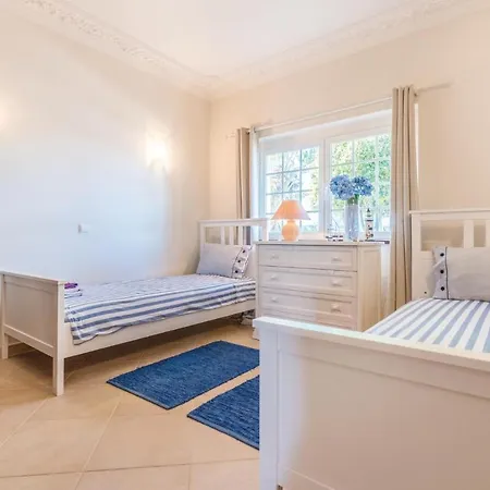 Nice In Lagoa With 2 Bedrooms, Wifi And Outdoor Swimming Pool * Lagoa (Algarve)