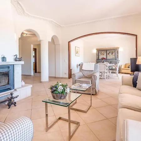 Nice In Lagoa With 2 Bedrooms, Wifi And Outdoor Swimming Pool
